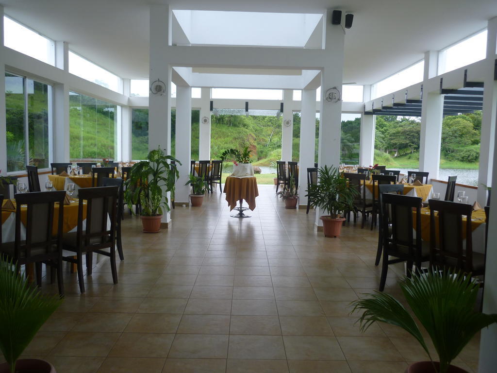 Hotel Vista Lago Santiago Ruang foto