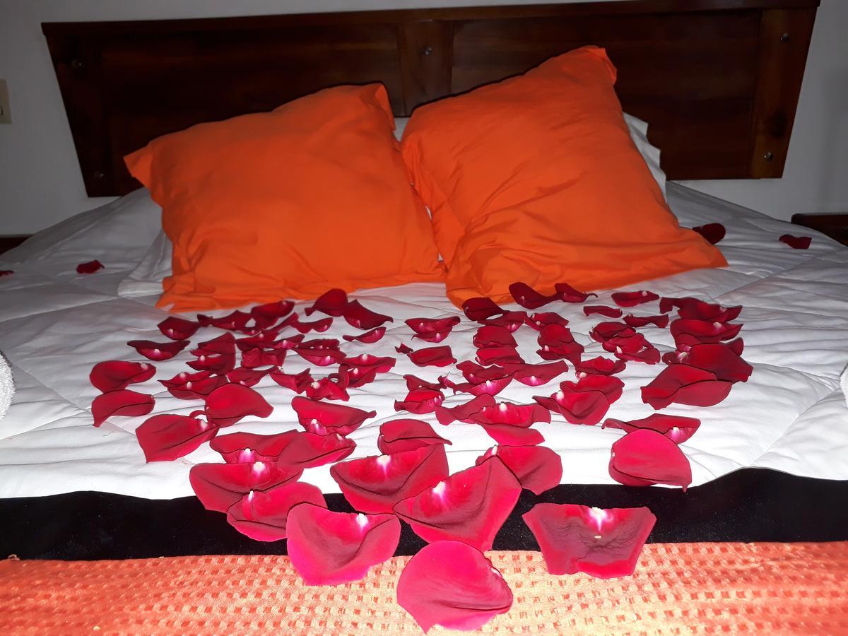 Hotel Vista Lago Santiago Bagian luar foto