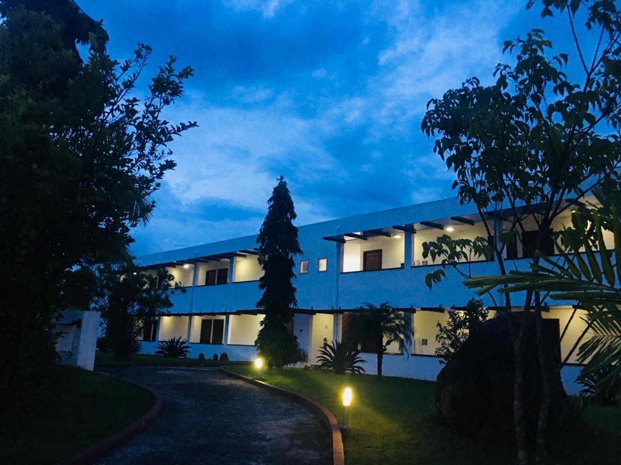Hotel Vista Lago Santiago Bagian luar foto