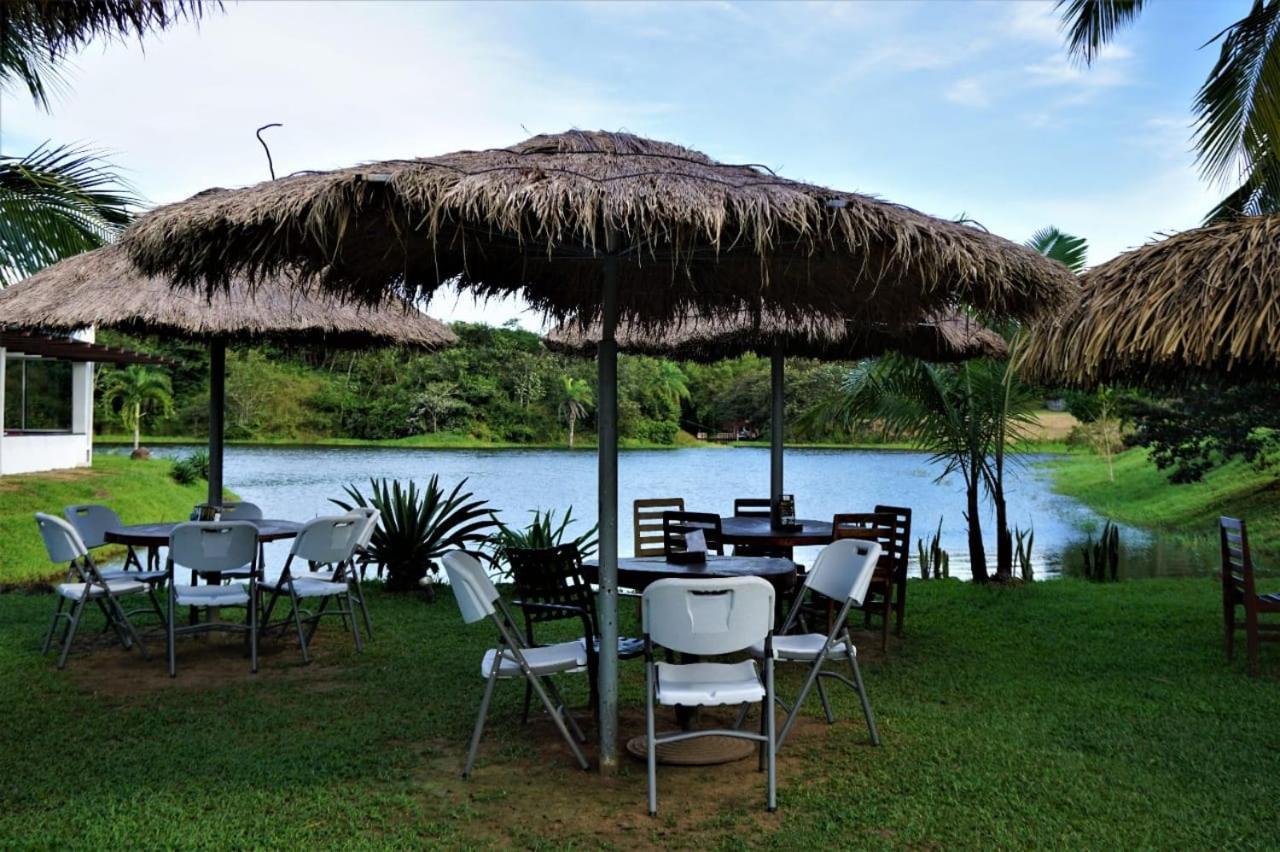 Hotel Vista Lago Santiago Bagian luar foto