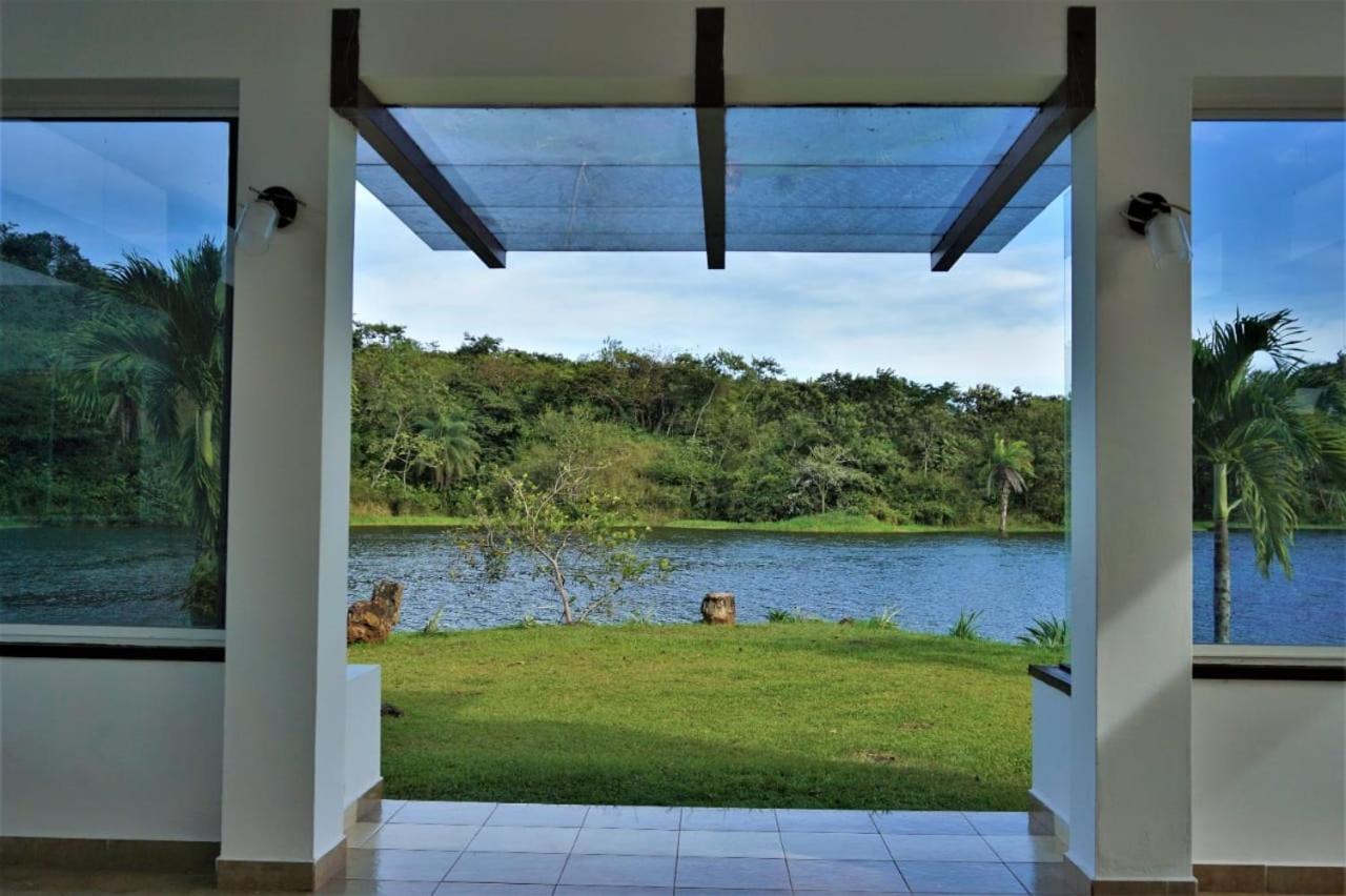 Hotel Vista Lago Santiago Bagian luar foto